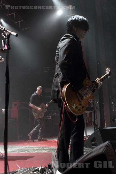 QUEENS OF THE STONE AGE - 2013-06-19 - PARIS - Le Trianon - Joshua Michael Homme III - Troy Dean Van Leeuwen